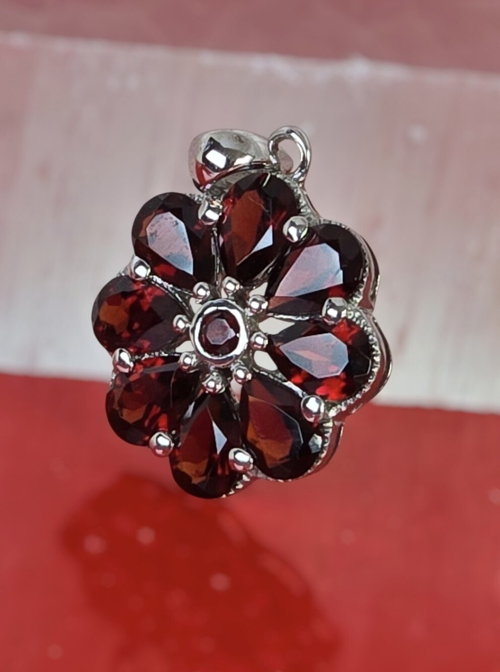 925  Sterling Silver Flower Pendant with Natural Garnet